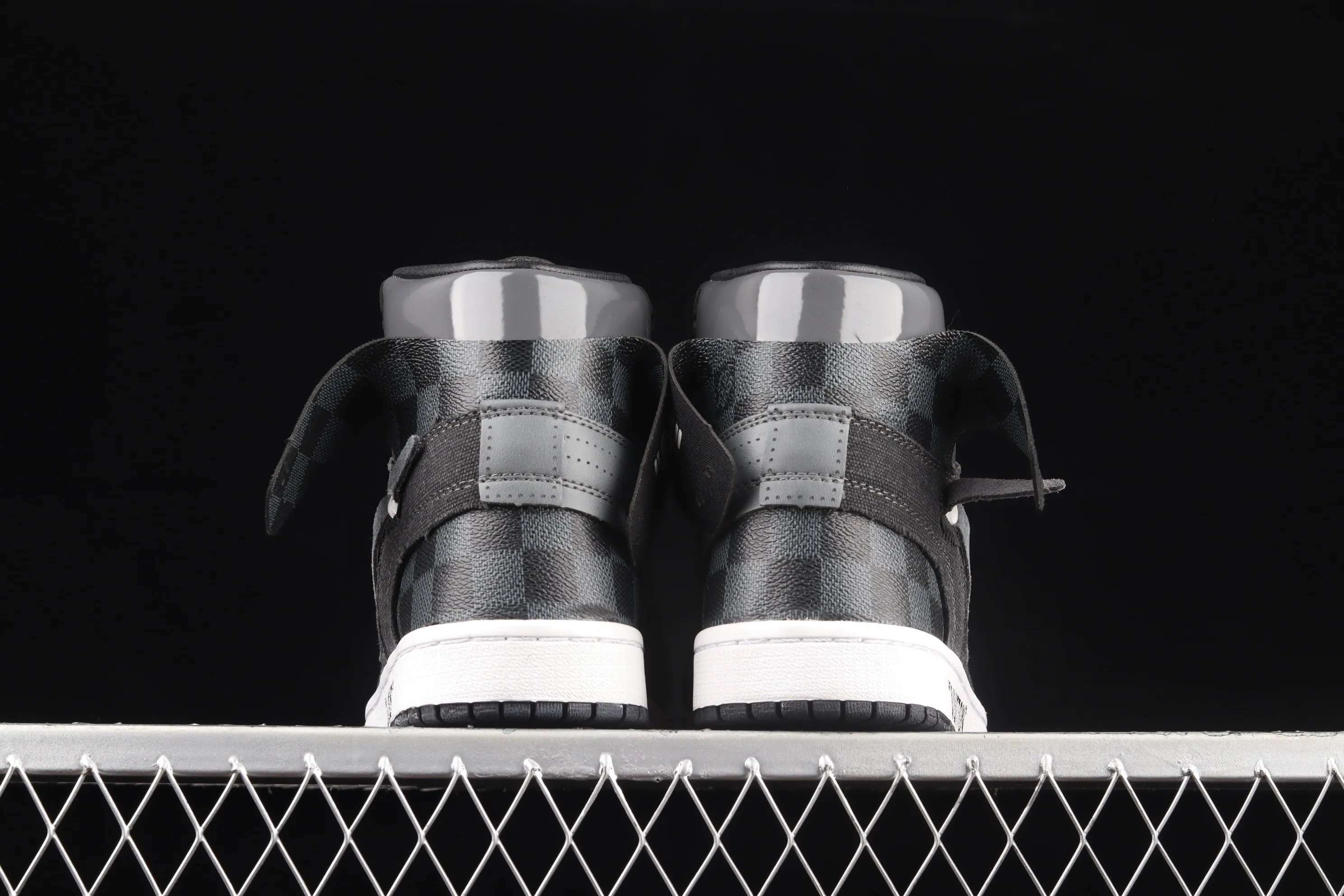 All Categories Air Jordan Jordan Series Basketball Shoes Air Jordan 1 High Donkey Brand x Air Jordan 1 AJ1 Joe 1 Donkey Brand Co-branded Custom Model #With Presbyopia Suitcase Made of Leather, Exclusive Logo Covered Shoe Body, Very High Style